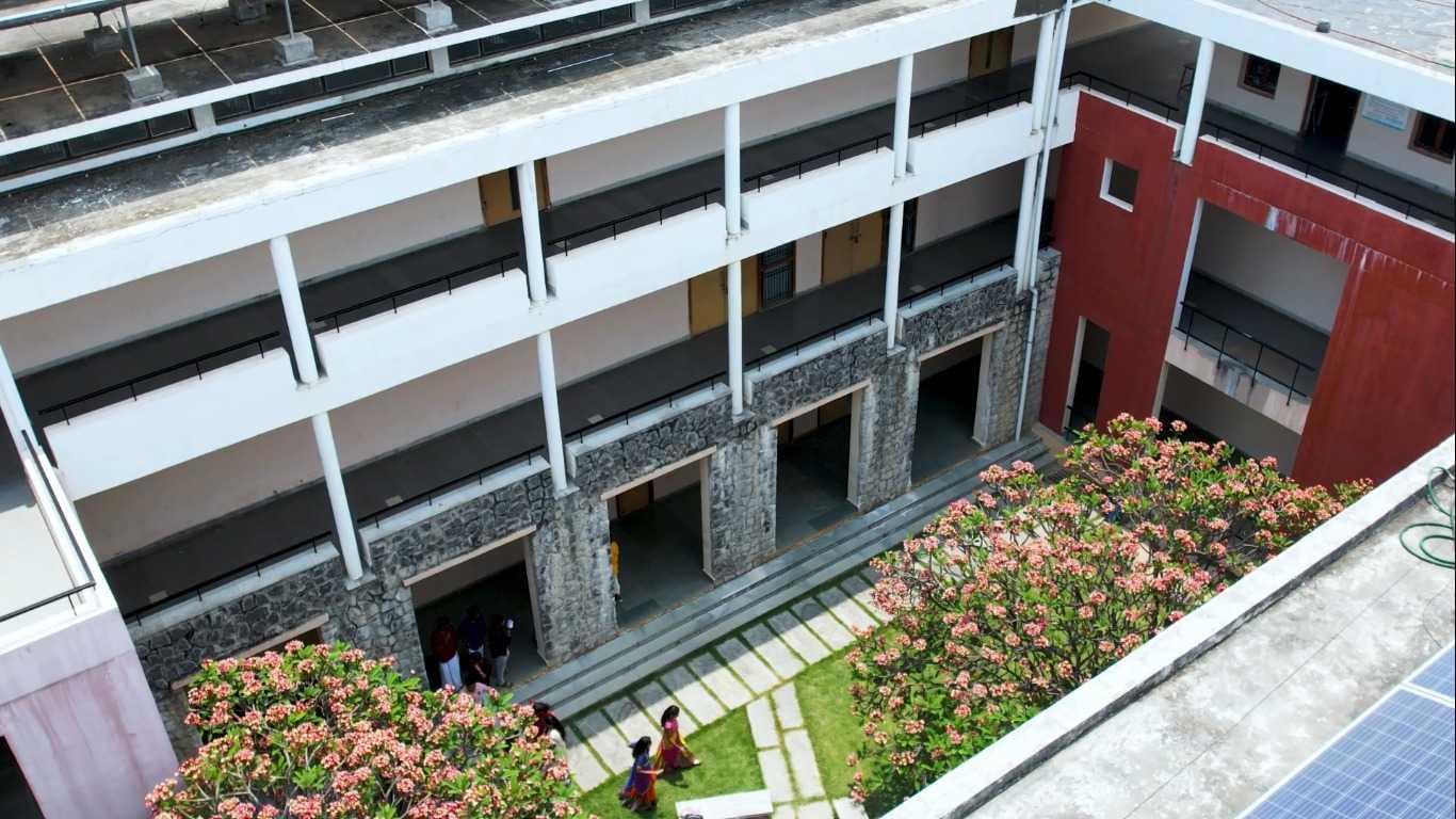 SR University Academic Building photo 20